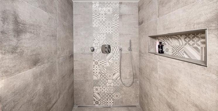 Kreative Gestaltung ebenerdiger Duschen | Fliesen-Kemmler